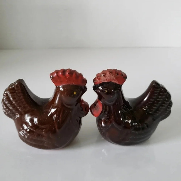 Stoneware Set of  2 Chicken Salt and Pepper Shakers,Brown/Red. - Picture 1 of 6